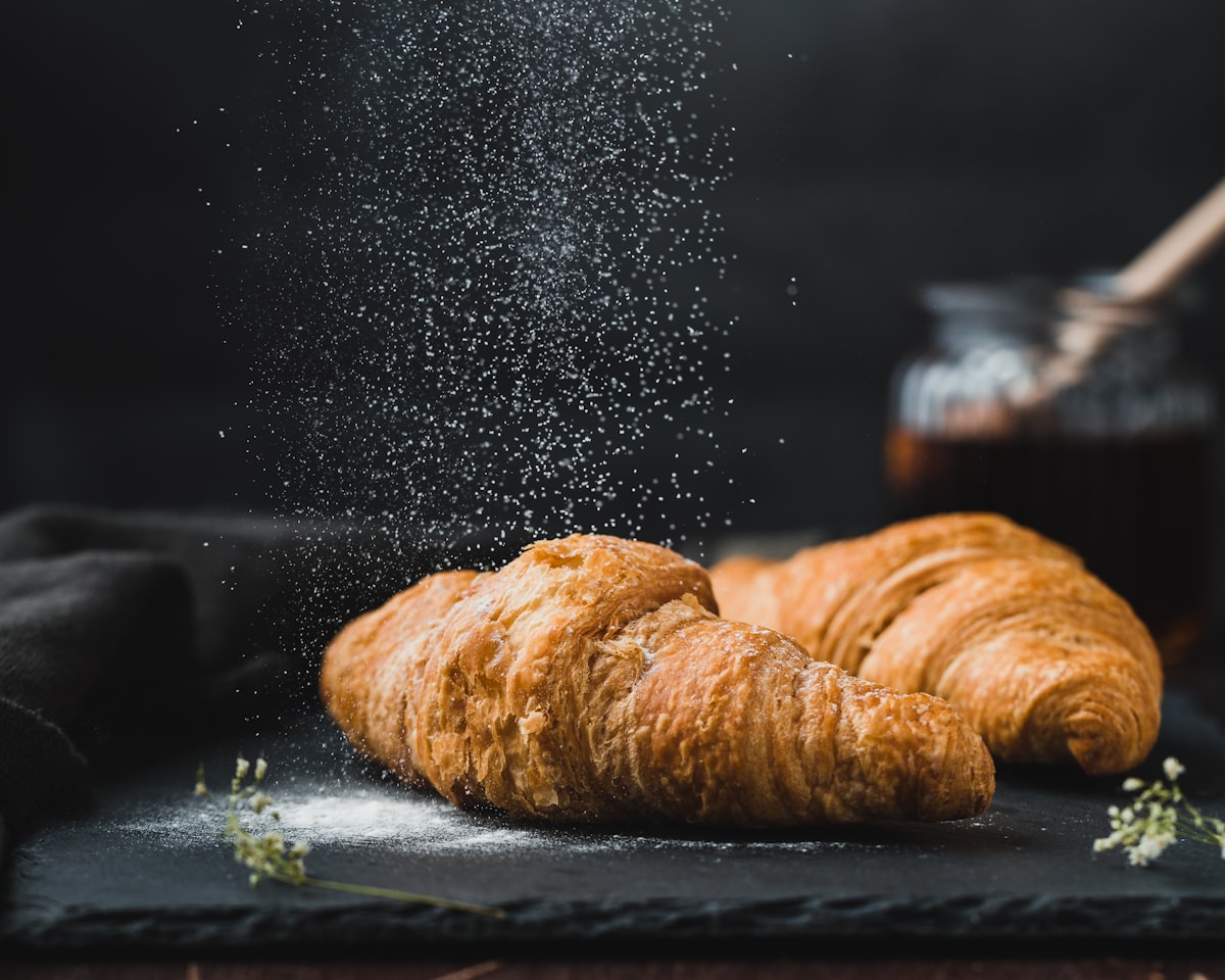 Croissants recién horneados